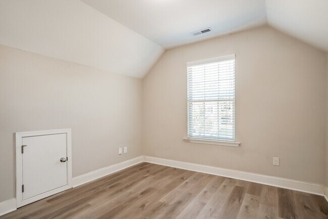 Building Photo - 170 Davelyn Ct