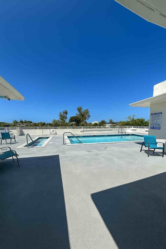 Building Photo - 9156 Collins Ave