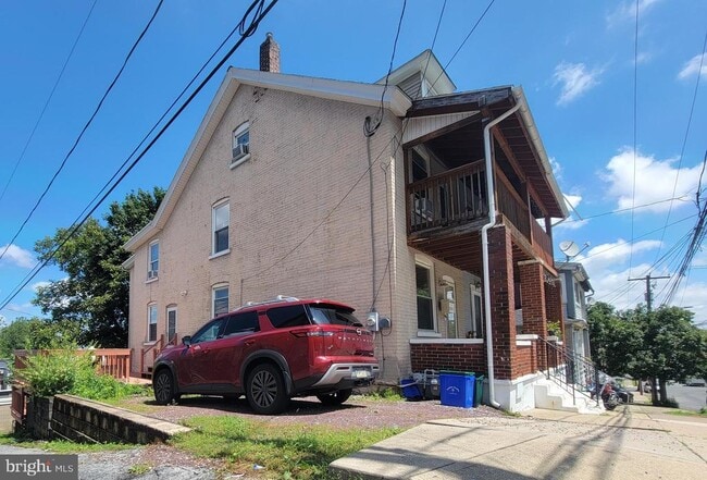 Building Photo - 1531 E 8th St