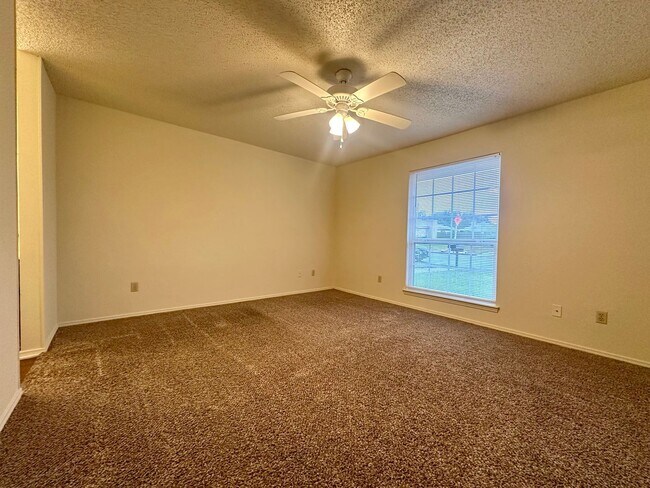 Building Photo - 1404 Chapel Ridge Rd