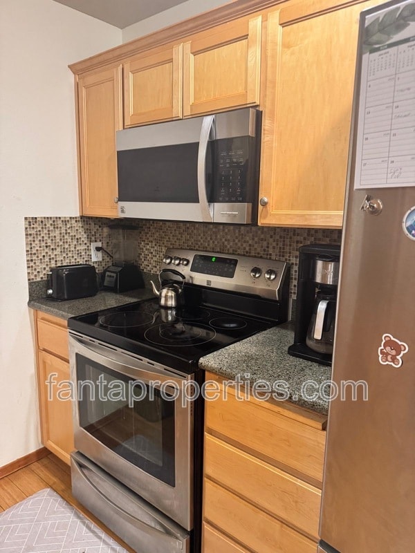 Building Photo - 320 Zillah Pl SE