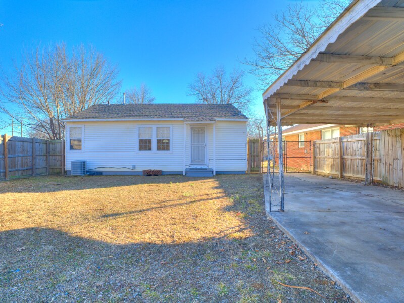 Building Photo - 1127 East 26th Pl N