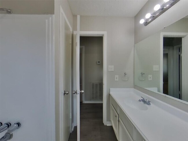 Building Photo - 16319 Silver Sky Ln