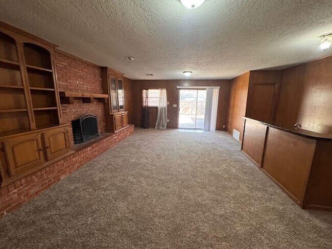 Building Photo - 3 bed 2 bath in a great neighborhood in Norman, Refreshed and ready for move in, 200 0ff by May 1st!