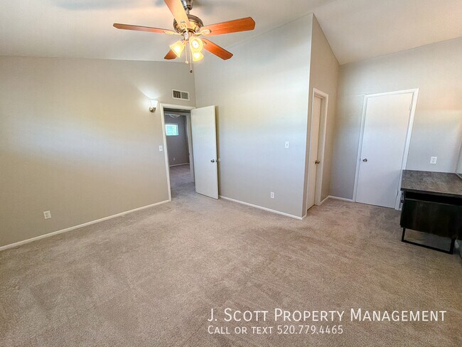 Building Photo - 3914 E Becker Ln