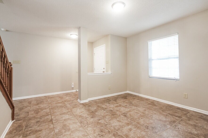 Building Photo - 9047 Bainbridge Dr