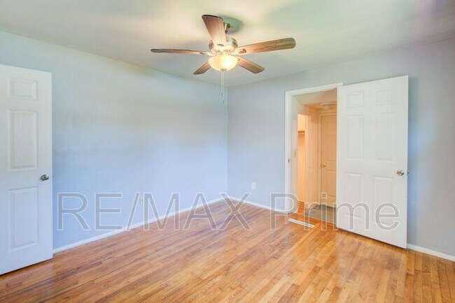 Building Photo - 321 Patrician Dr