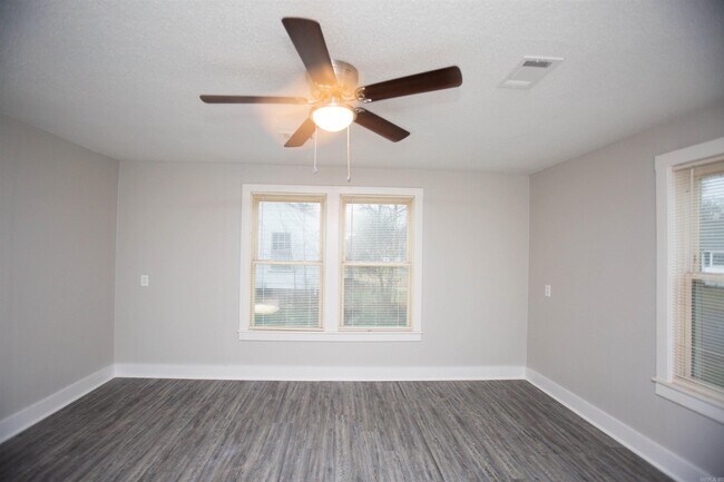 Building Photo - 2015 Franklin St