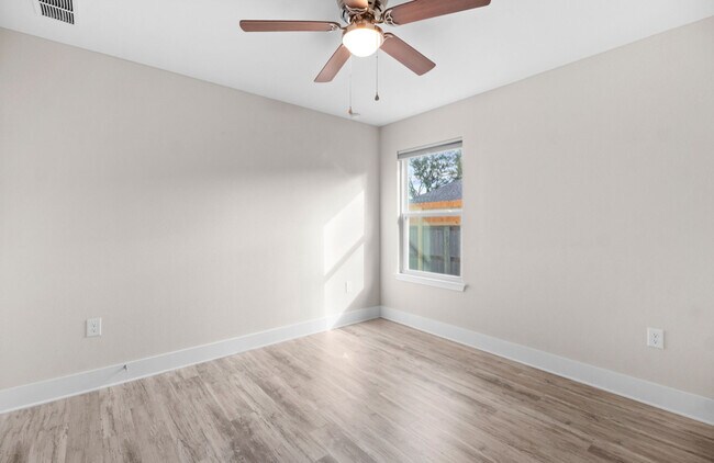 Building Photo - 13050 Hartung Ave