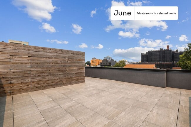 Building Photo - Private bedroom in 5 bed/3 bath Home