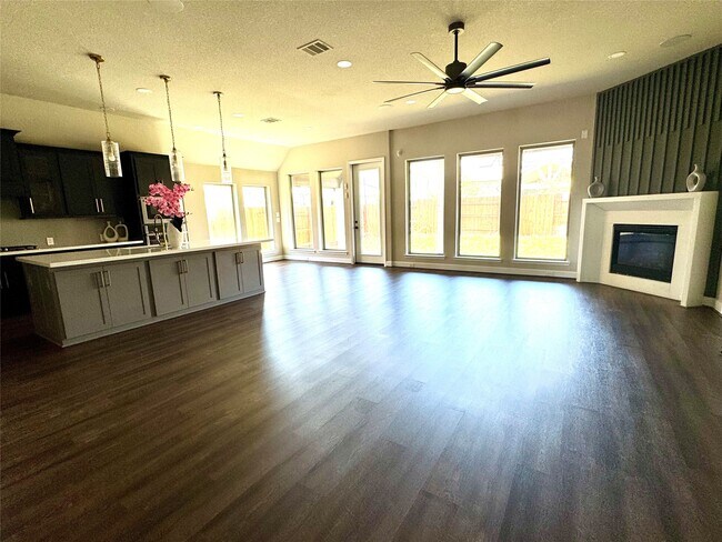 Building Photo - 7211 Sylvan Birch Trl
