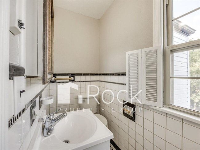 Building Photo - 3 Bedroom Home + 1 Bedroom Apartment near OCU and Uptown!