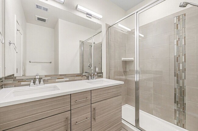 Building Photo - Modern-3 bedroom -3.5 bathroom Townhome in Santa Fe Art District