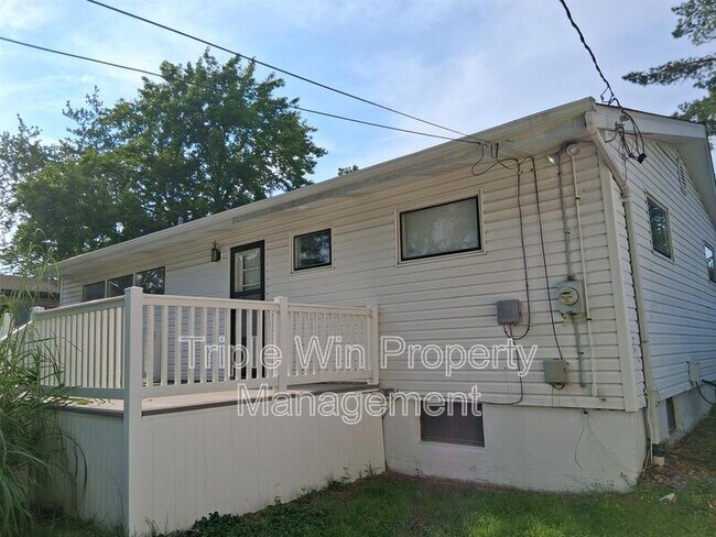 Building Photo - 524 Acorn Dr