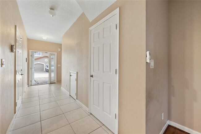 Building Photo - 3134 Coral Ridge Dr