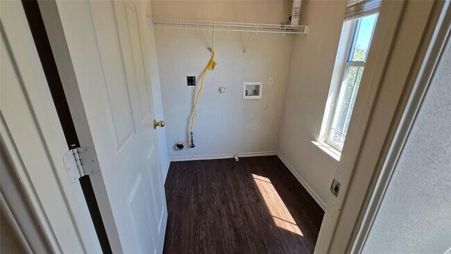 Building Photo - 703 Big Spring Dr