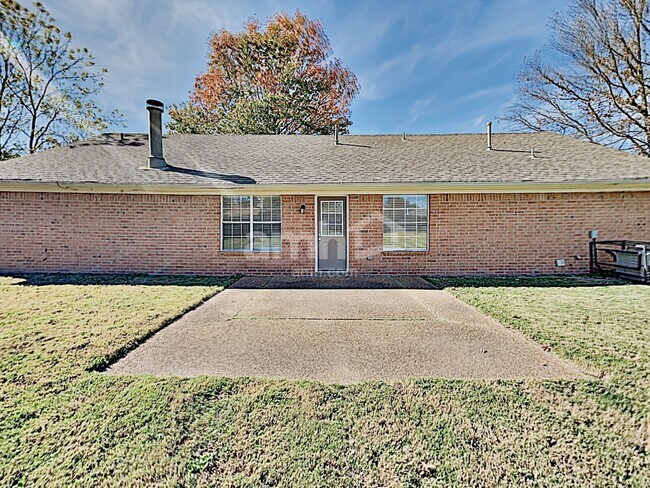 Building Photo - 5534 Ross Rd