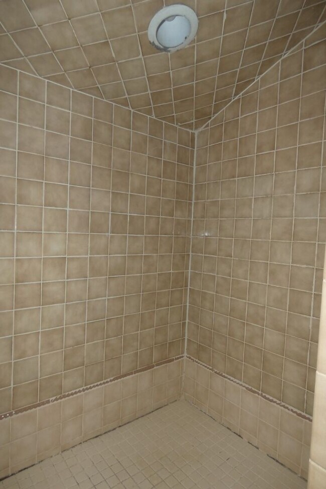 Building Photo - Close to Fort Sill, East side neighborhood