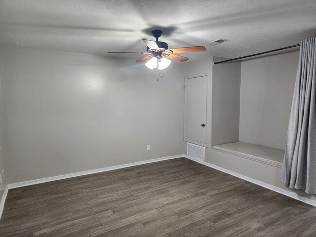 Building Photo - Harbour Towne