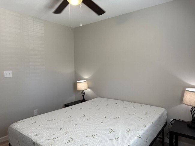 Building Photo - Fully Furnished 3 Bedroom, 2 Bath Home wit...