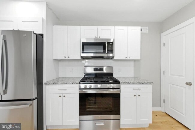 Building Photo - 1937 Dickinson St