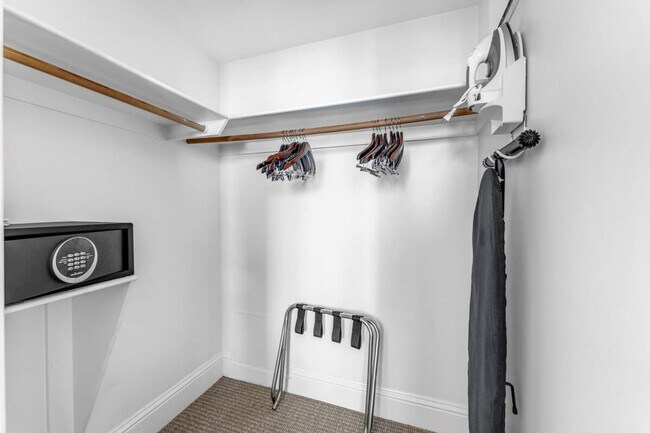 Building Photo - 4401 Collins Ave