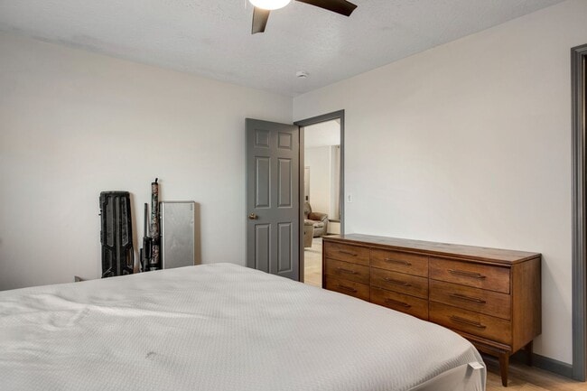 Building Photo - Furnished 3-Bedroom Home with Fenced Yard - Pet Friendly