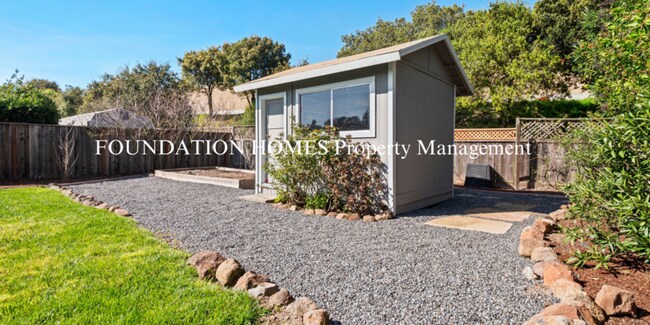 Building Photo - 151 Kenwood Ct