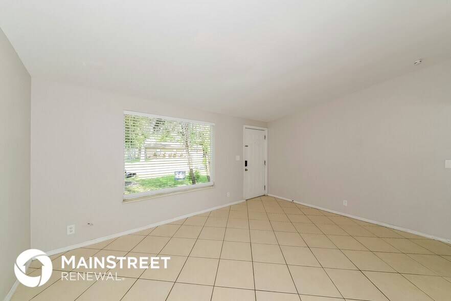 Primary Photo - 5111 22nd St Ct E