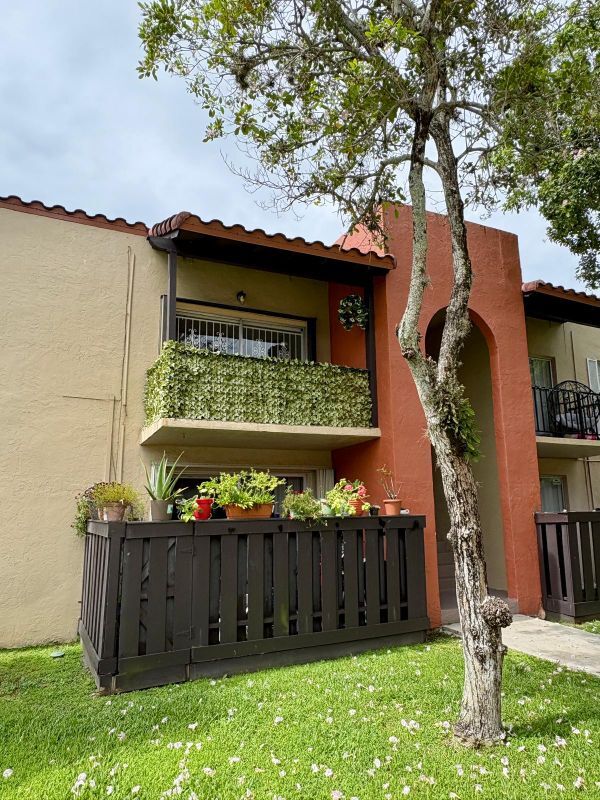 Building Photo - 10834 N Kendall Dr