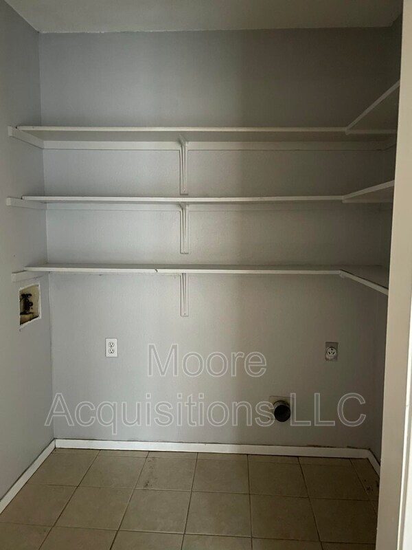 Building Photo - 730 Patricia Dr