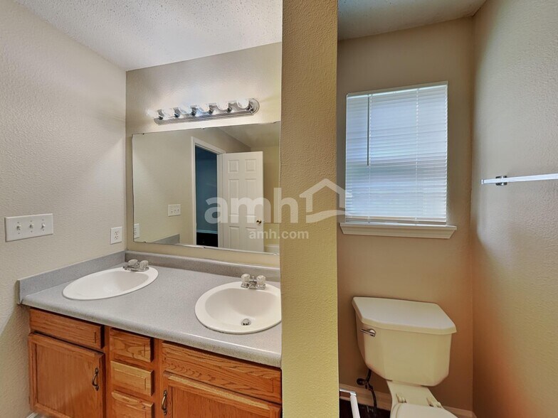 Building Photo - 4708 Whitview Ln