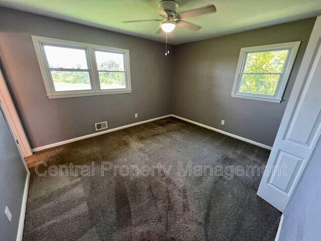 Building Photo - 104 Madison Cir