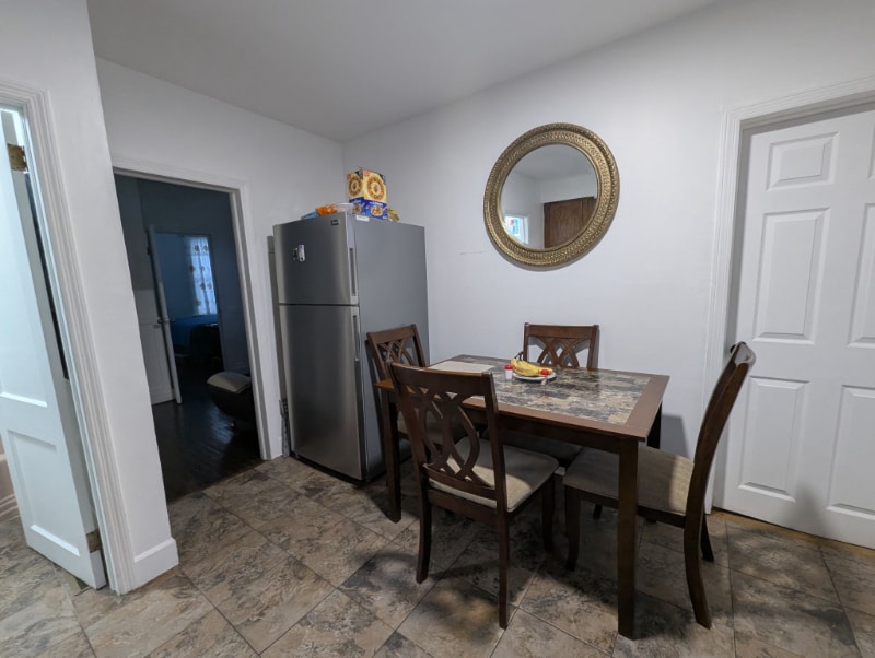 Building Photo - 217 John St