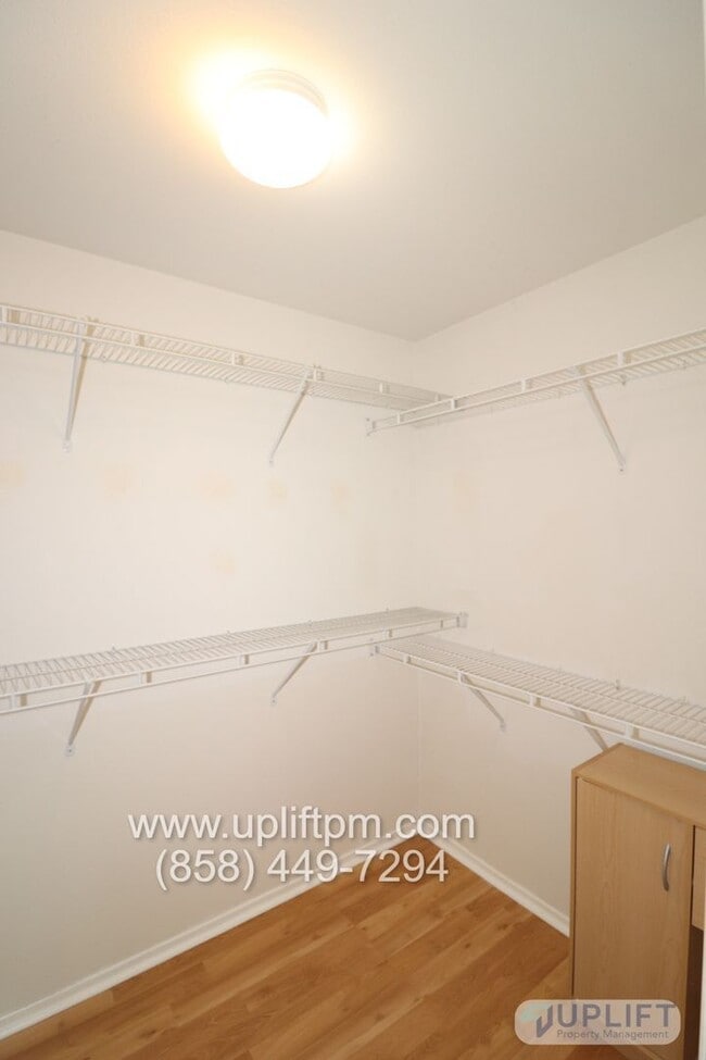 Building Photo - 9459 Compass Point Dr S