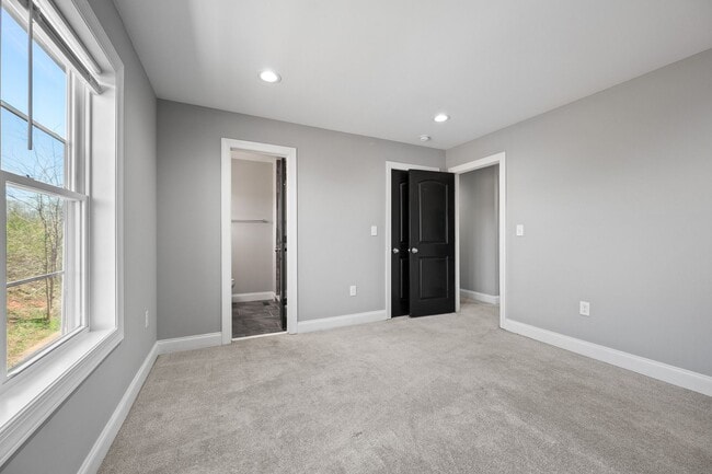 Building Photo - 3 Bedroom Townhome in Campbell County