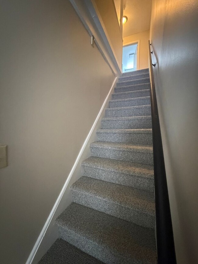 Building Photo - 27-29 Montgomery Ave