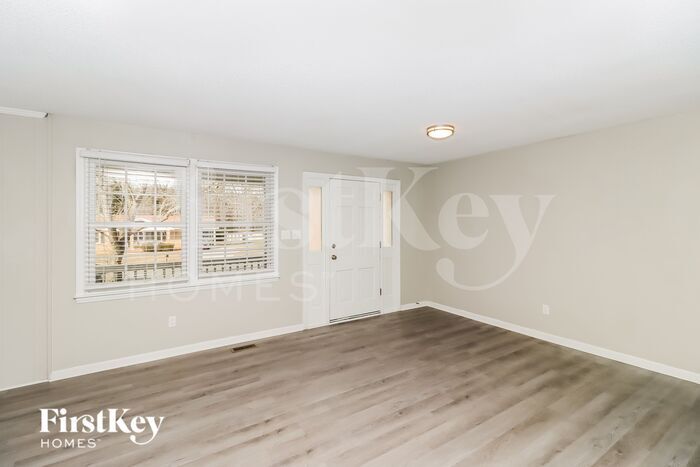 Building Photo - 4842 Greenwood Dr