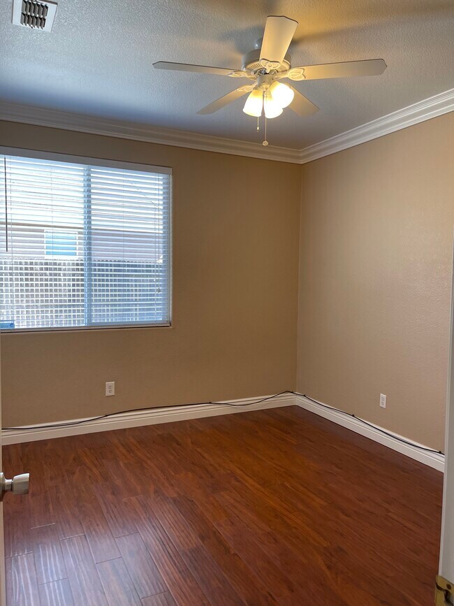 Building Photo - 1370 Oregon Creek Way