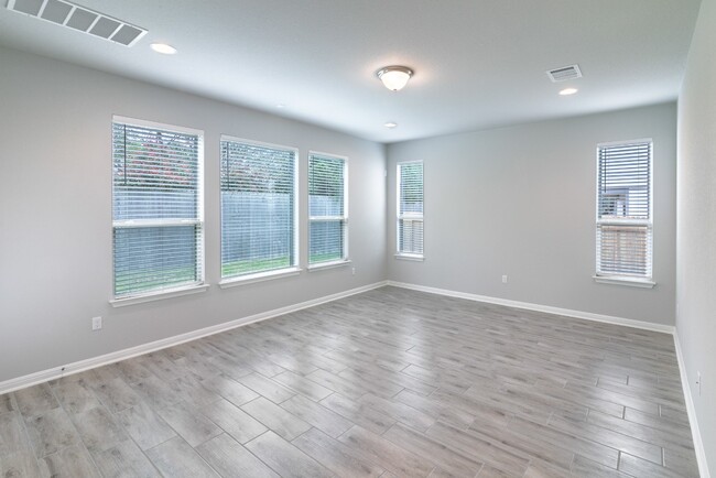 Building Photo - 124 Driftwood Hills Way