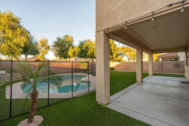 Building Photo - $3,500 For Lease Starting June 1, 2026 4 beds-2.5 Baths 2,421 Sq. Ft.  Amazing Gilbert 85298 Home...