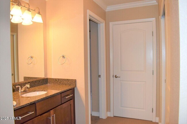 Building Photo - 2023 E Campbell Ave