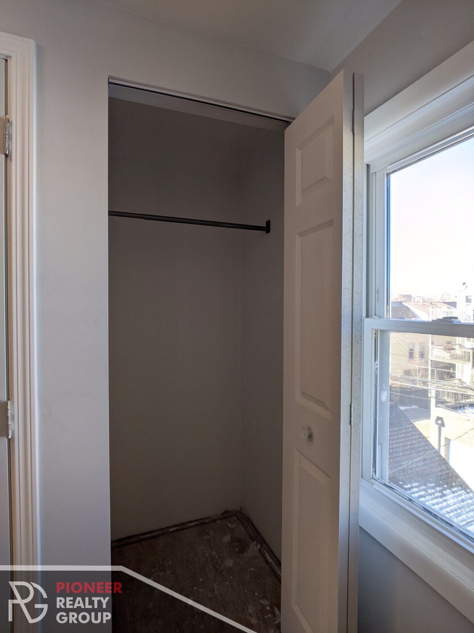 Building Photo - 1520 W Melrose St