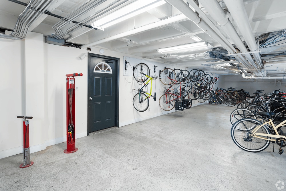 Building Photo - 901 W Argyle St