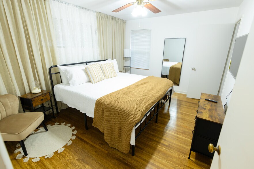 Master Bed Room - 3911 Hermitage Dr