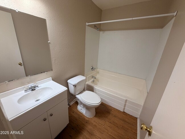 Building Photo - 4401 N 53rd Ln