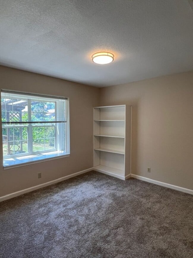 Building Photo - BEAUTIFULLY REMODELED 3 BEDROOM IN LOOMIS!!