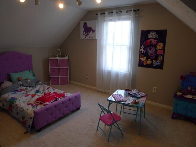 Building Photo - 89 Brookdale Cir