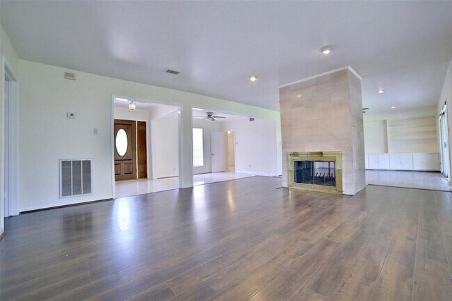 Building Photo - 1434 Pirates Cove