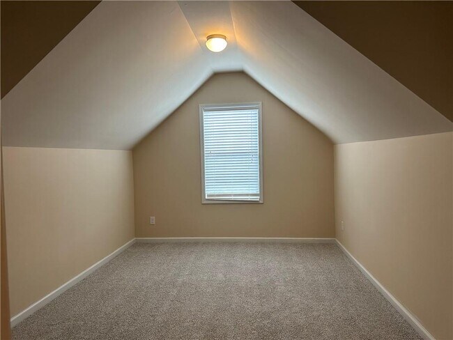Building Photo - 5750 Rialto Way